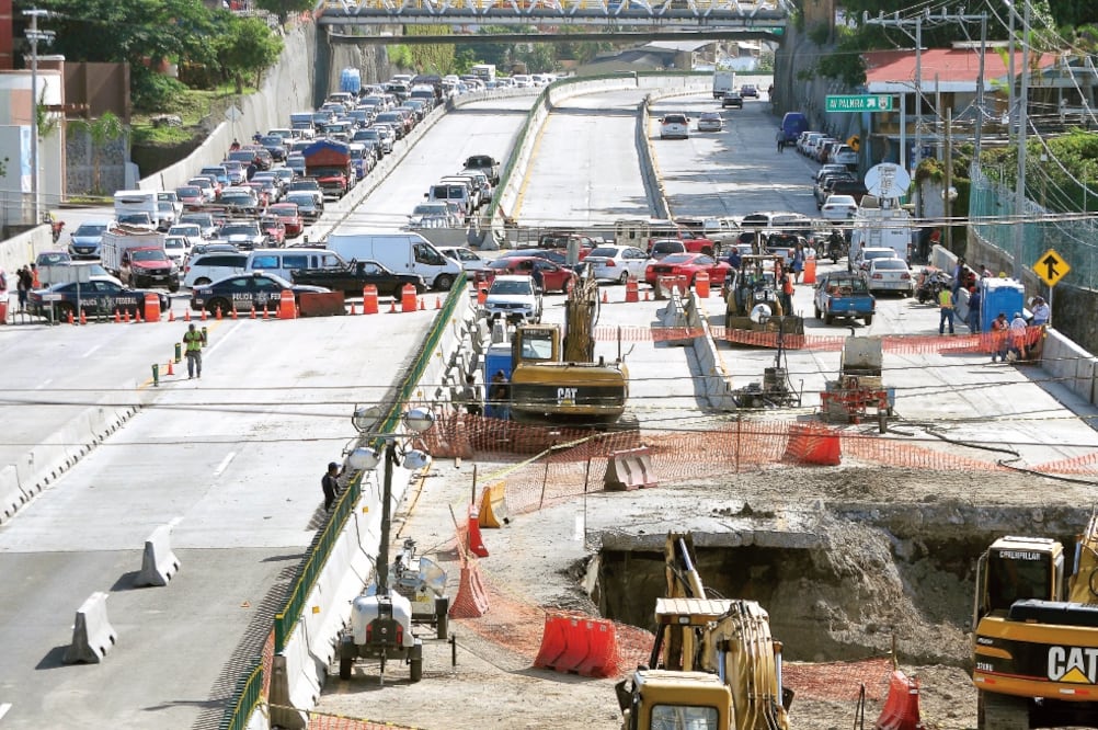 Grupo Aldesa ha realizado varias obras carreteras en el país, una de ellas es el Paso Exprés de Cuernavaca, Morelos, donde en julio se formó un socavón en el que perdieron la vida dos personas. (TONY RIVERA. EL UNIVERSAL)