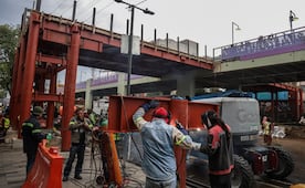 En medio de la lluvia y a contrarreloj, trabajadores ultiman detalles del Parque Elevado en Calzada de Tlalpan; será inaugurado este domingo