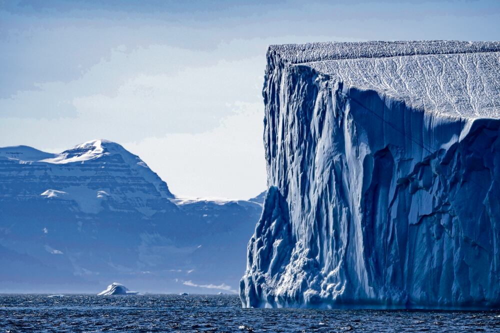 Un iceberg derritiéndose en Groenlandia en agosto pasado. Foto: Oliver Morin / AFP