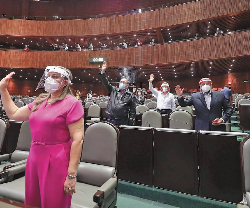 Con estrictas medidas de protección sanitaria y distanciamiento social, los legisladores acudieron a la Cámara en periodo extraordinario de sesiones convocado de manera urgente para este tema. CÁMARA DE DIPUTADOS. CUARTOSCURO