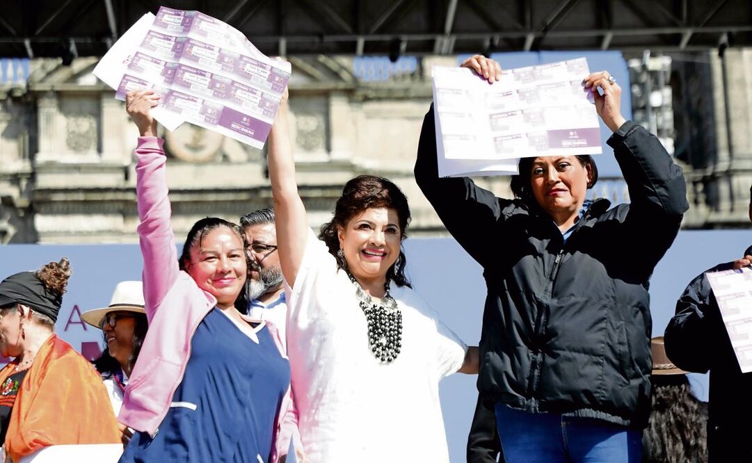 Clara Brugada dijo que el programa de vales Mercomuna beneficia a 75% de mujeres. Foto: Especial