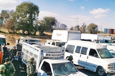 Aseguran en Puebla 19 camionetas con 33 mil litros de combustible