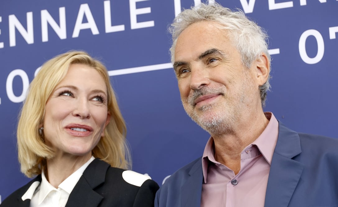 Cate Blanchett y el director Alfonso Cuarón posan durante la 81ª edición del Festival de Cine de Venecia en Venecia, Italia, el jueves 29 de agosto de 2024. Foto: Joel C Ryan/Invision/AP.