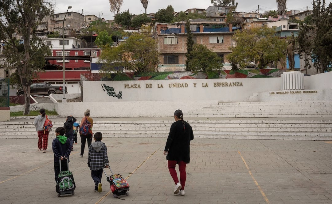 En el epicentro del asesinato en Lomas Taurinas se creó la Plaza de la Unidad y la Esperanza, donde se levanta un monumento de bronce de Luis Donaldo Colosio. Foto: Aimee Melo / EL UNIVERSAL