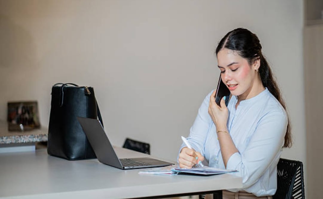 Advirtió que si bien es razonable pensar que algunos trabajadores podrán verse beneficiados por estos aumentos a su compensación global, muchas empresas, sobre todo pequeñas y medianas, no podrán absorber o trasladar dichos costos y tendrán que despedir empleados para sobrevivir. Foto: iStock