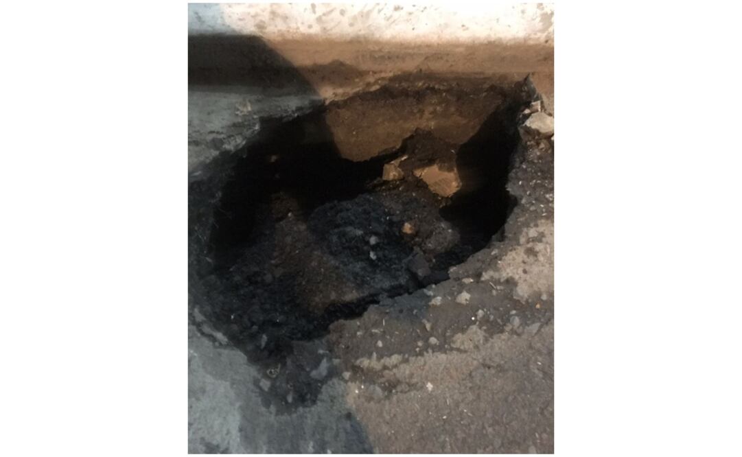 La grieta fue reportada sobre la calle Juan Sánchez Azcona, entre Pilares y Matías Romero. (Fotografía: Especial)