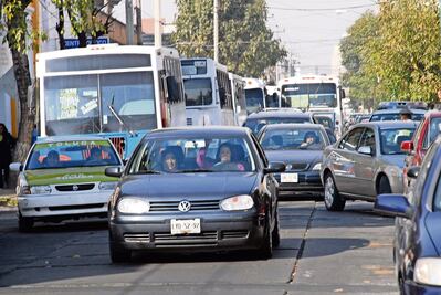 Este jueves 29 de agosto no circulan autos con engomado verde