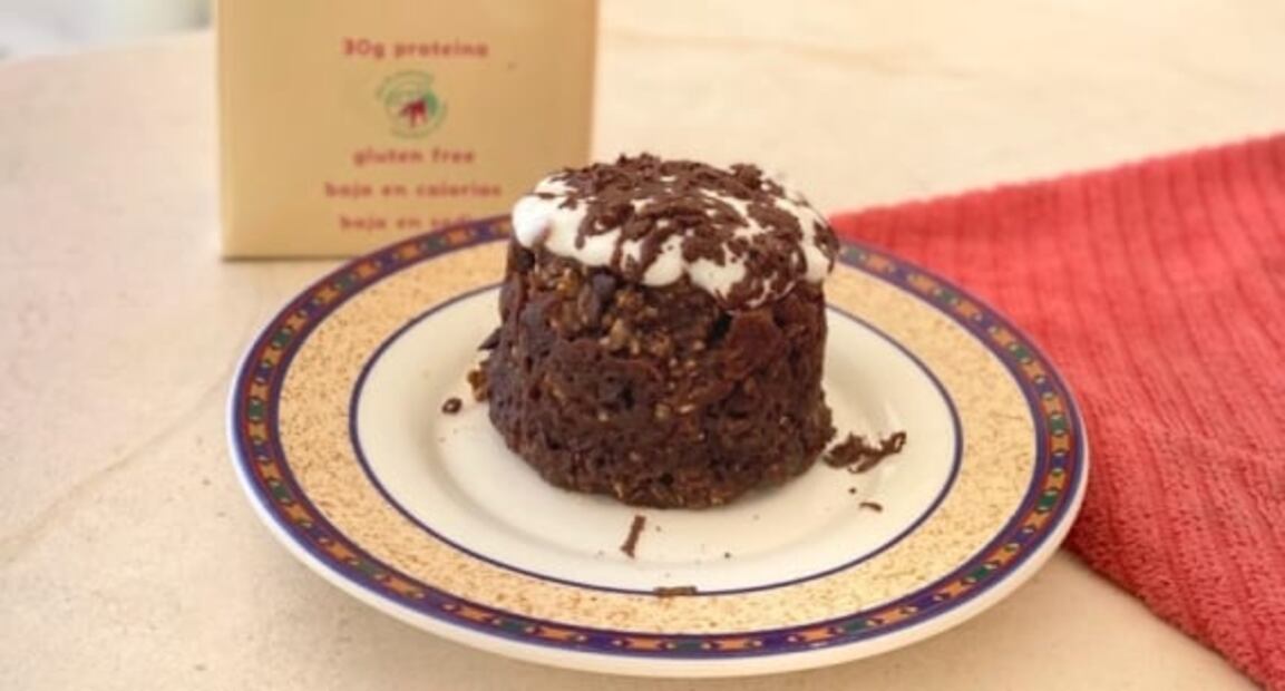 Cómo hacer pastel de chocolate —mug cake— en el microondas