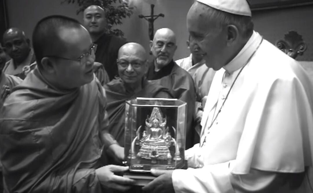 En la grabación, de minuto y medio de duración, Jorge Bergoglio aparece en distintos momentos de su pontificado que han estado vinculados con el tema del diálogo entre religiones (Foto: Especial)