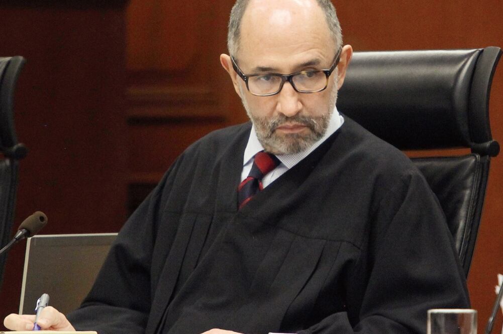 Riesgo. El ministro José Ramón Cossío afirma que hacer pública cierta información de los funcionarios pone en riesgo sus vidas (ARCHIVO. EL UNIVERSAL)