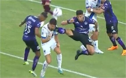 VIDEO: Stefan Medina recibe brutal patada en el rostro durante el juego frente a Mazatlán FC