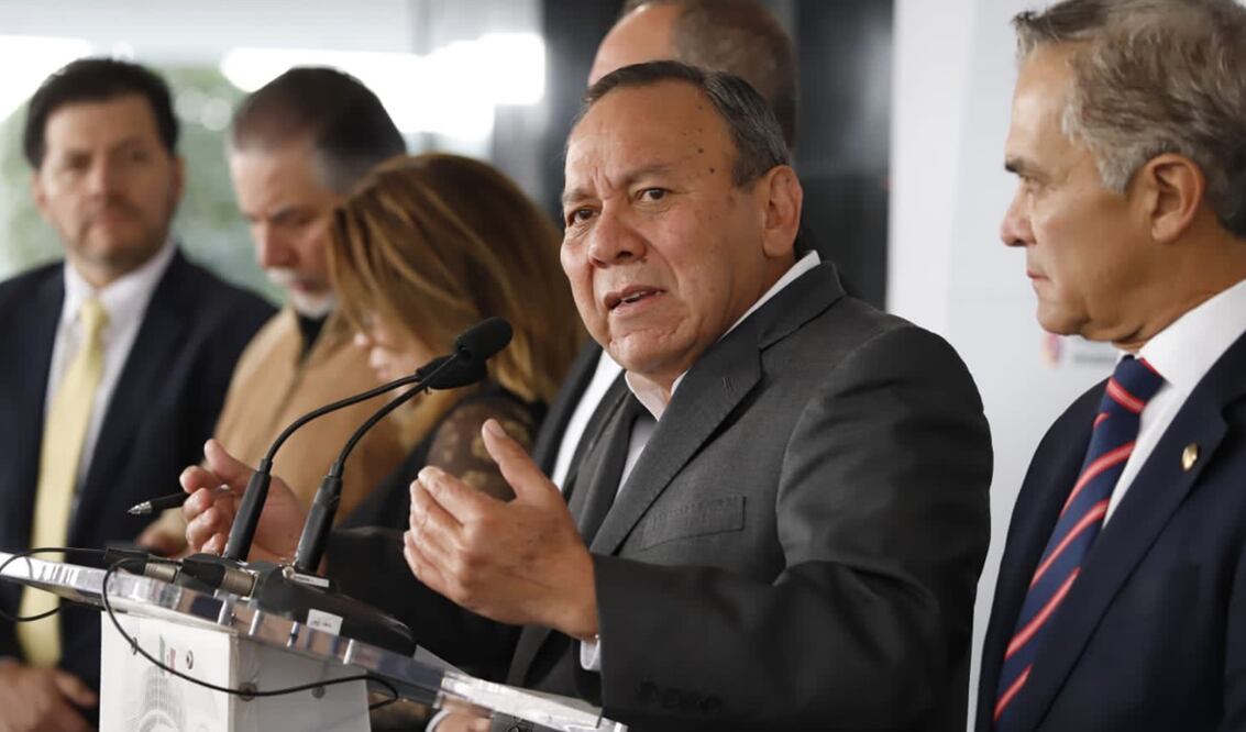 Zambrano aseguró que no hay acuerdo en la Alianza Va por México para que el PAN conduzca el proceso de definición de la candidatura presidencial de 2024. Foto: @Jesus_ZambranoG