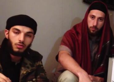 Difunden video de asesinos de sacerdote jurando lealtad al EI