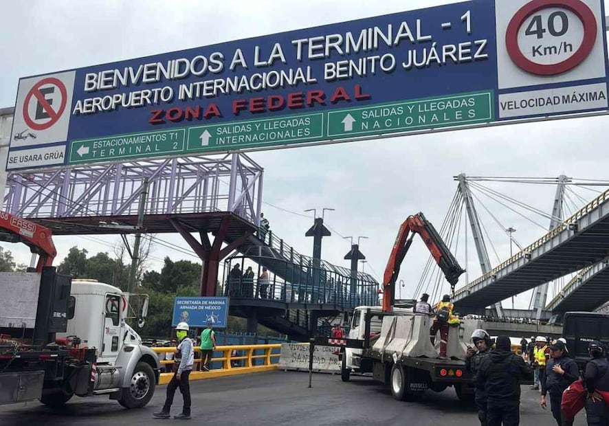 Cierran accesos vehiculares al AICM. Foto: Juan Carlos Williams / EL UNIVERSAL