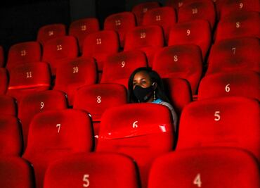 La comedia local da la batalla durante la pandemia