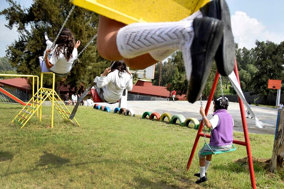 Autoridades, instituciones educativas, profesionales de la salud y la sociedad deben proteger los derechos de los y las niñas. Foto: EL UNIVERSAL