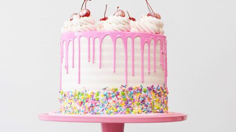 Joven es furor por pedir un pastel de cumpleaños con los rostros de Cristian Castro y Taylor Swift