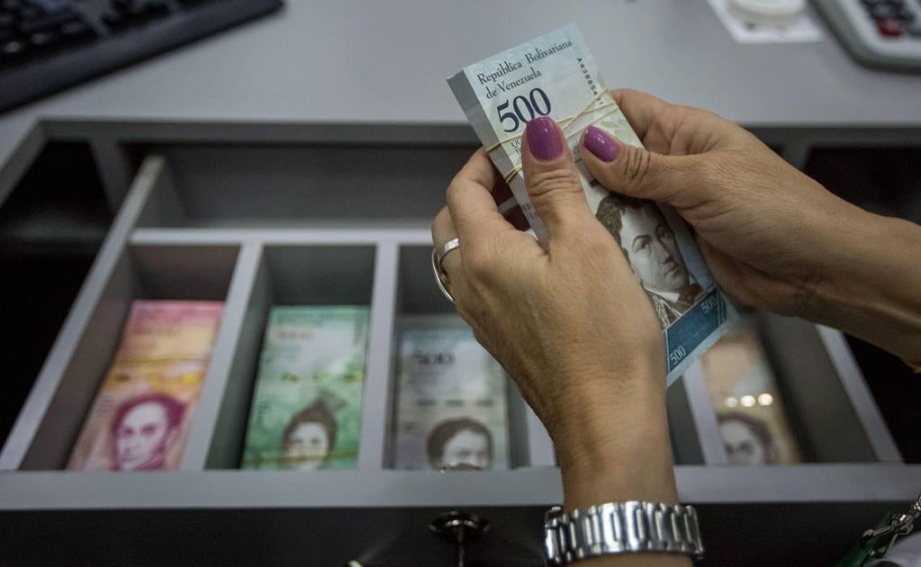 Levantan las sanciones contra el Banco Central venezolano, así como otras tres entidades bancarias del país, de acuerdo con el Departamento del Tesoro de Estados Unidos.