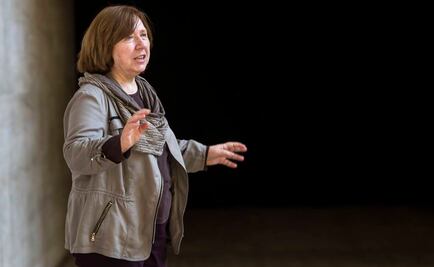 Alexievich, 30 años de escribir sobre la "Utopía roja"