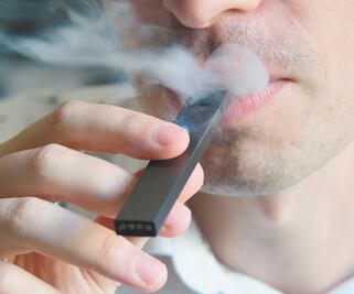 Vapeo, una adicción peligrosa entre jóvenes