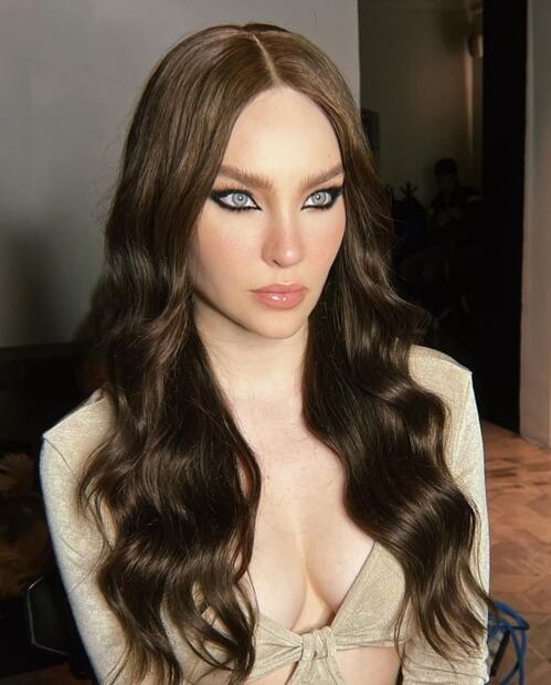 Belinda cambia de look y ahora es castaña