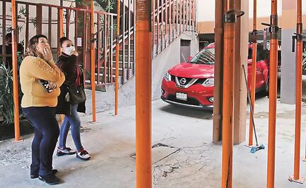 Temor tras sismo 7.7: “Palillos” sostienen vivienda en la Nápoles