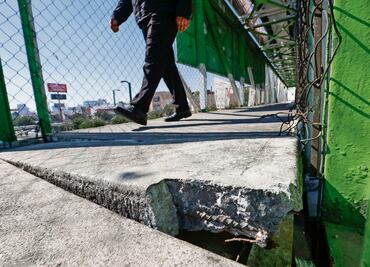 Puente peatonal es inestable, denuncian vecinos de Toluca