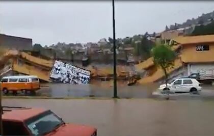 Edificio en Zitácuaro se desploma tras lluvias