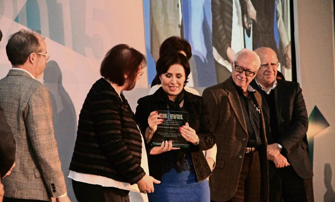 Rosario Robles fue reconocida por el trabajo realizado para mejorar las condiciones de las personas en situación de pobreza (JUAN BOITES. EL UNIVERSAL)