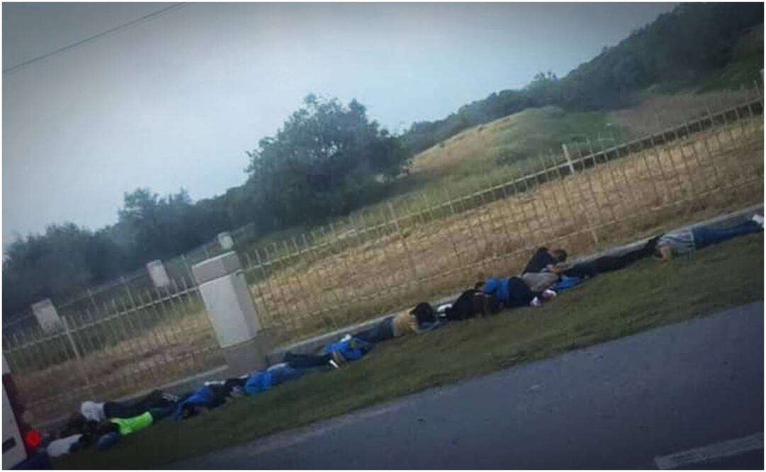 Trabajadores de maquila tuvieron que colocarse pecho tierra. Foto: Especial