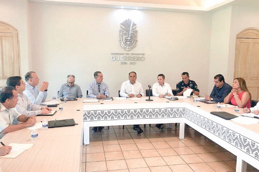 El gobernador Héctor Astudillo se reunió con integrantes de su gabinete, quienes le informaron que un millón 69 mil 854 alumnos volverán a las aulas.