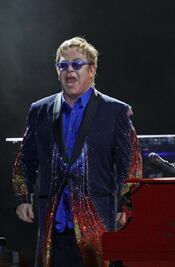 Vladimir Putin llama por teléfono a Elton John