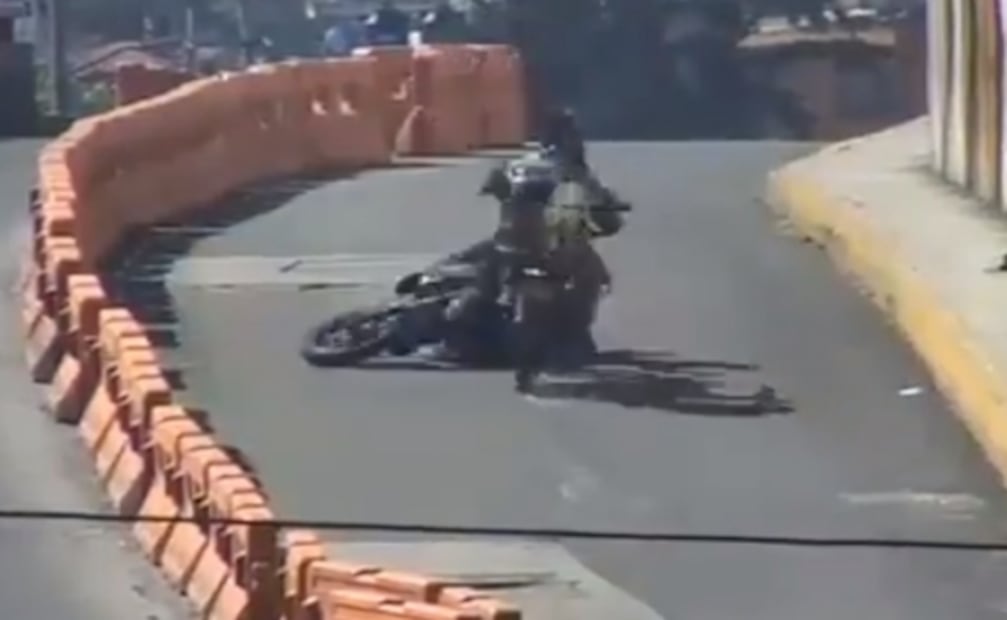 Captan en video choque entre motocicletas en Edomex; los conductores iban sin casco