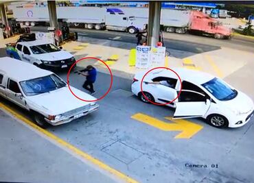 Captan en video asesinato de hombre en gasolinera de Uruapan