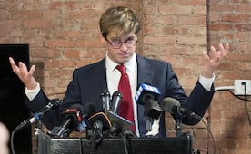 ICE detiene a ultraderechista británico Milo Yiannopoulos; apoyaba a Trump y sus deportaciones masivas