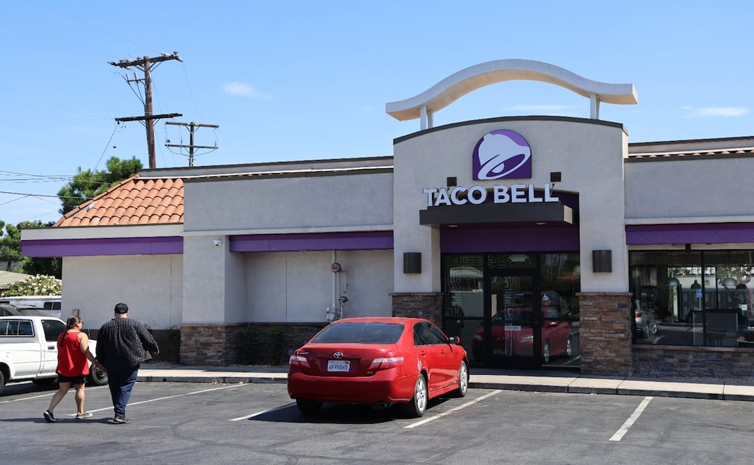 Tras conocerse el vínculo entre la lechuga y el parásito, la cadena de restaurantes de Taco Bell anunció la retirada del producto de todos sus restaurantes. Foto: Xinhua