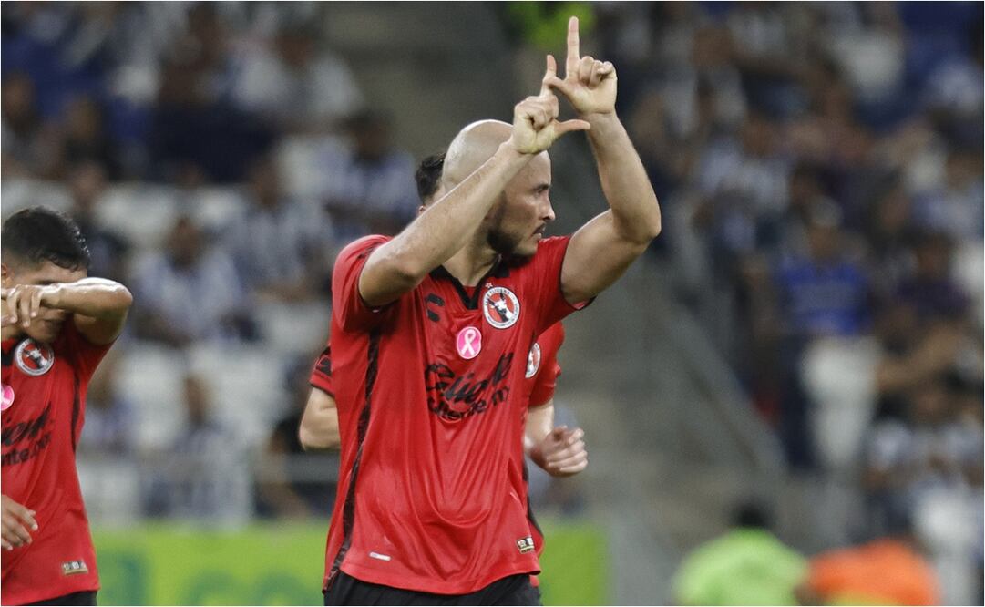 Carlos González hizo la seña de los Libres y Lokos. FOTO: IMAGO7