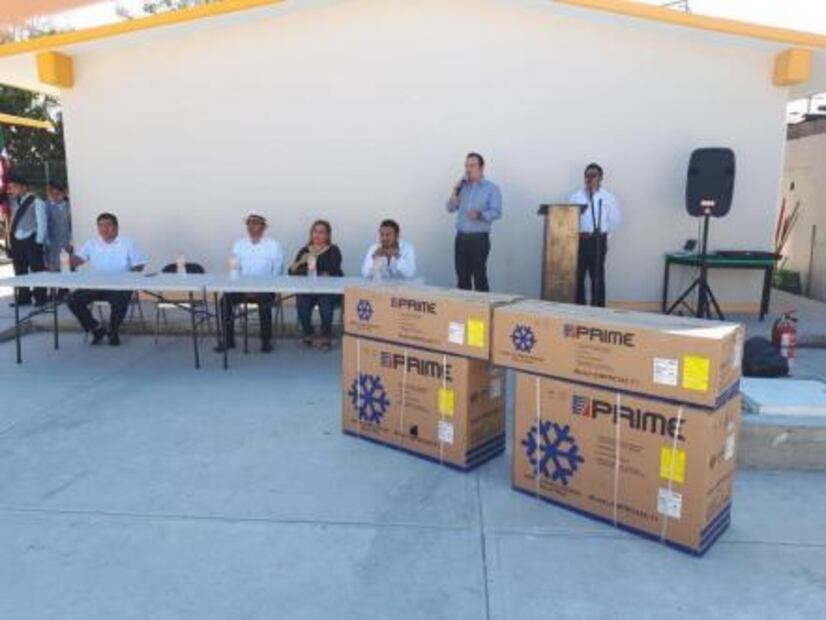 Protestan en redes por acto donde niños se arrodillan en escuela de Tabasco