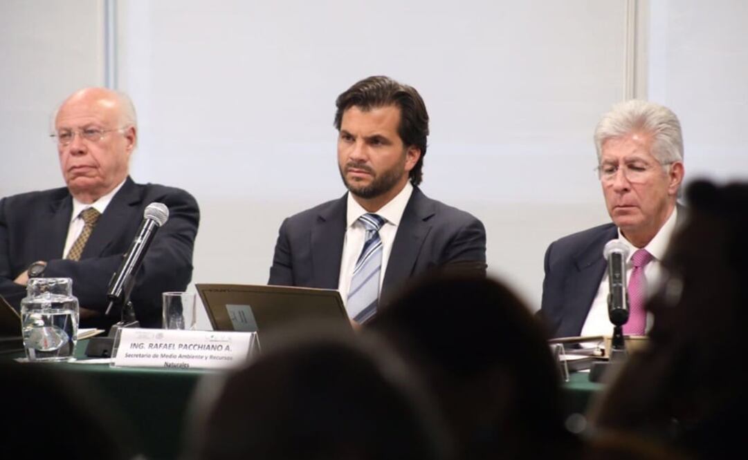 El secretario de Salud, José Narro; el secretario del Medio Ambiente y Recursos Naturales, Rafael Pacchiano Alamán; y el titular de Comunicaciones y Transportes, Gerardo Ruiz (Foto: @CAMegalopolis)