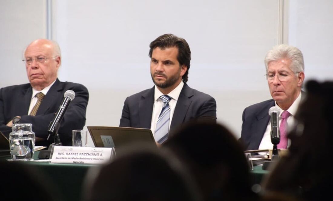 El secretario de Salud, José Narro; el secretario del Medio Ambiente y Recursos Naturales, Rafael Pacchiano Alamán; y el titular de Comunicaciones y Transportes, Gerardo Ruiz (Foto: @CAMegalopolis)