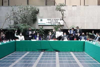 Comisión repone procedimiento y logra avalar dictamen para eliminar fideicomisos