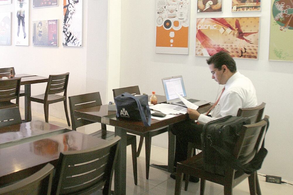 México pasará de 56 a 69 millones de usuarios de internet en el periodo comprendido entre 2014 y 2019, según expertos (ARCHIVO EL UNIVERSAL)