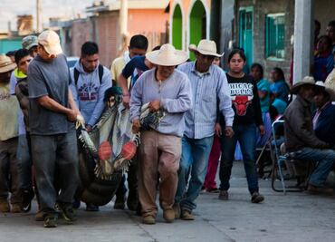 Comuneros atacan a policías; reportan siete agentes heridos