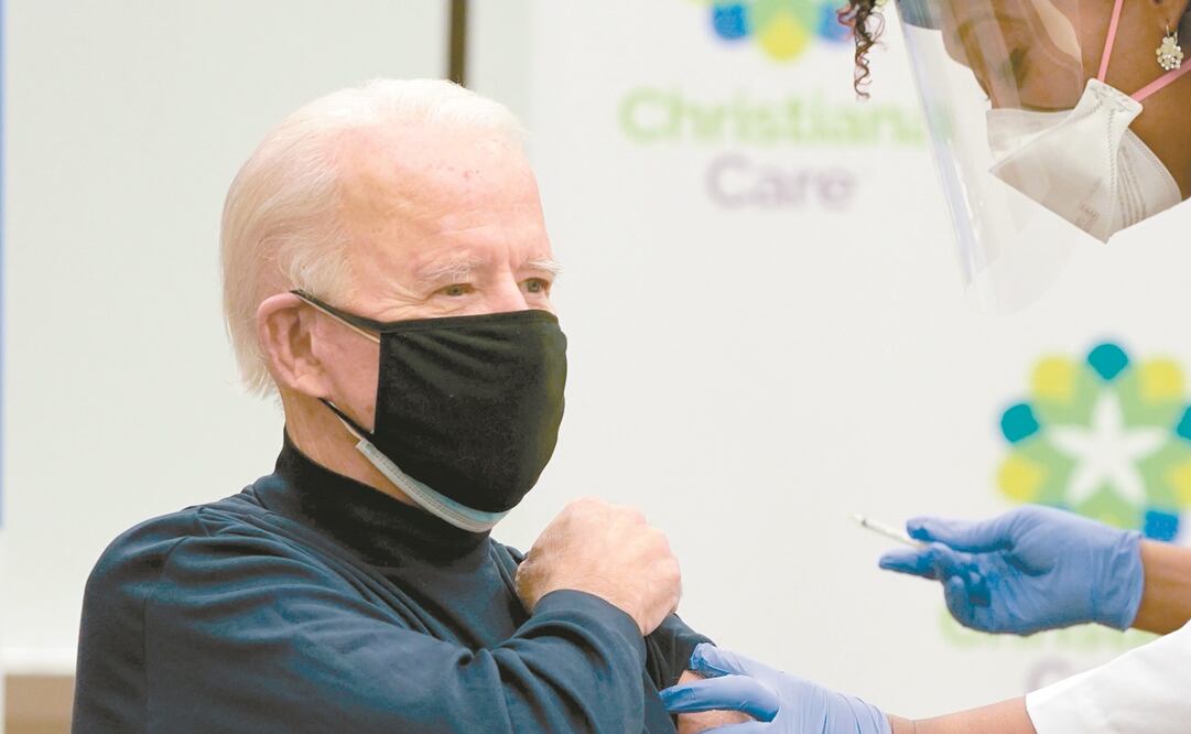 El presidente electo Joe Biden recibió ayer la vacuna de Pfizer en Newark, Delaware. Foto: Alex Edelman. AFP