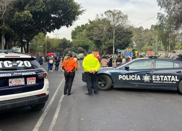 Vecinos de la colonia Ex Hacienda bloquean avenida Poniente 152; exigen reparación de fuga de agua
