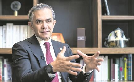 Responsabilidad de AMLO, desempeño de comisionados de la CRE: Mancera