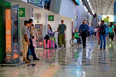 Conato de incendio en el AICM por falla en una pantalla