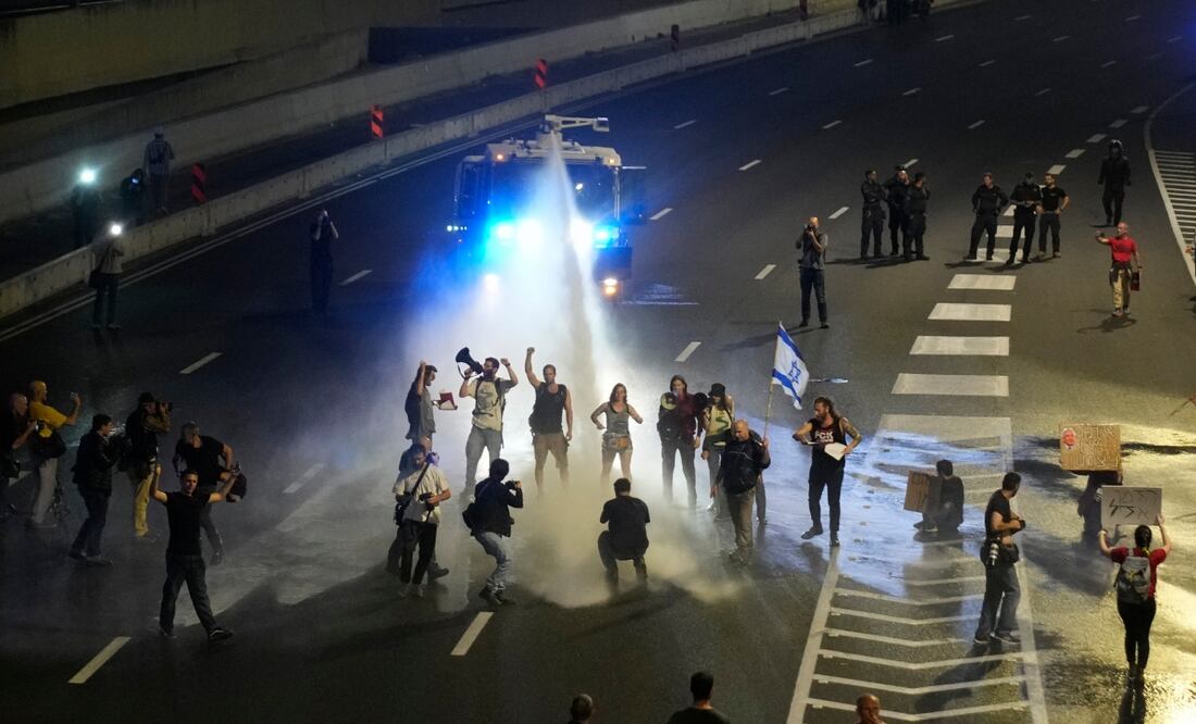 Piden elecciones anticipadas ante su gestión de la guerra en la Franja de Gaza. Foto: AP/Maya Alleruzzo