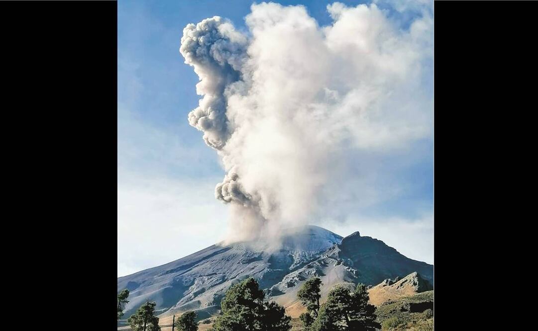 Don Goyo registró exhalaciones ayer por la mañana y, aunque hay actividad leve, Protección Civil exhortó a la población a extremar precauciones. Foto: ESPECIAL