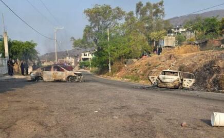 CJNG se enfrenta a La Familia Michoacana en carretera Zitácuaro-Tuzantla; incendian vehículos y lanzan explosivos